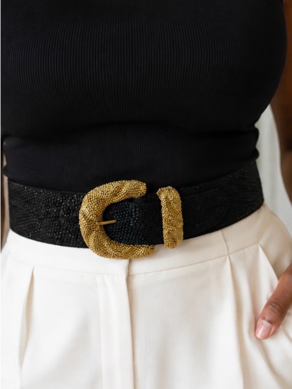 Carlisle leather black texture belt with oversized beaded gold tone buckle SZ XS